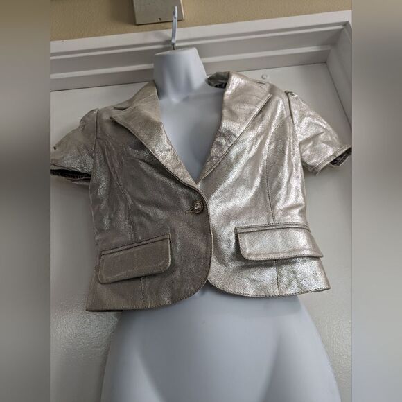 Phosphorus silver leather cropped jacket with cold shoulder accents - Picture 5 of 6